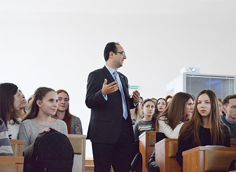 Лектор из США Фарис Алами